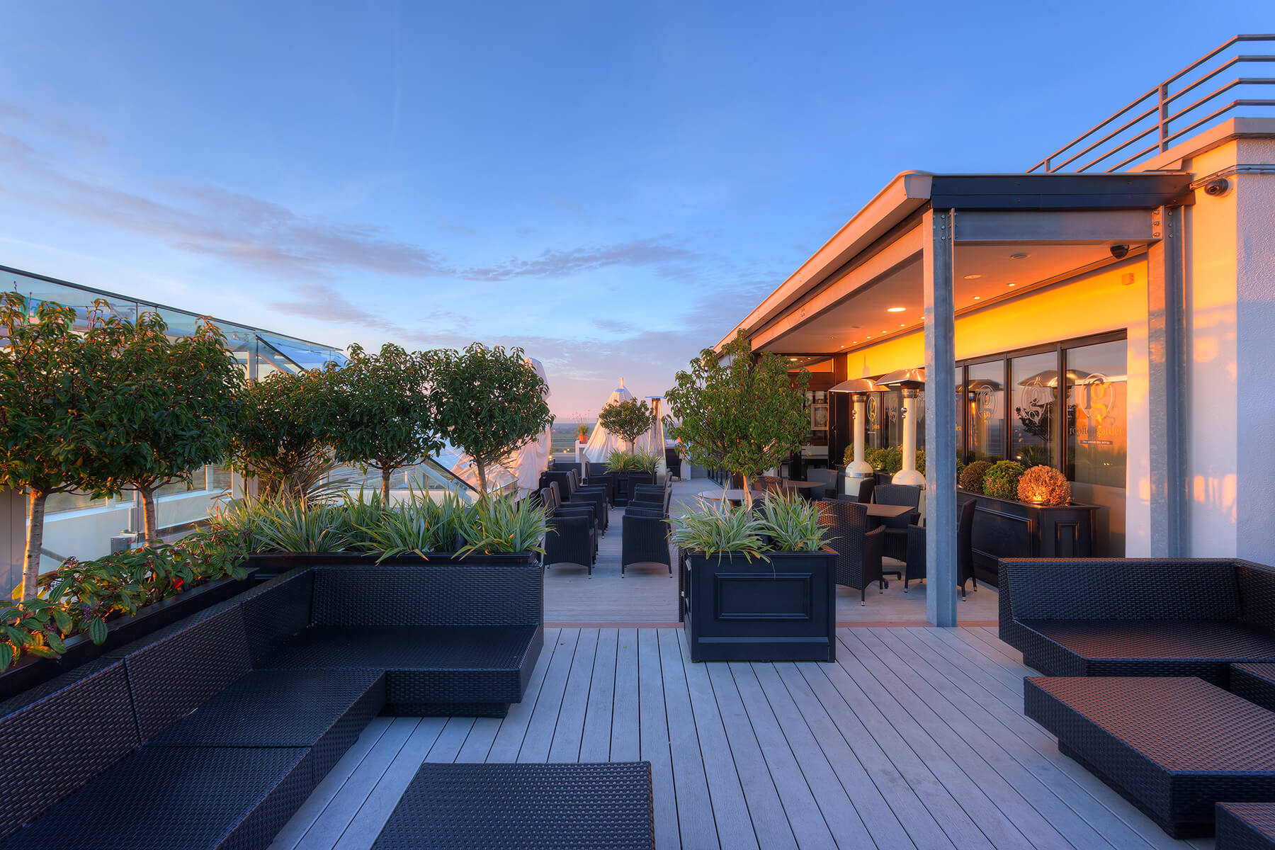 Rooftop Garden & Sky Lounge