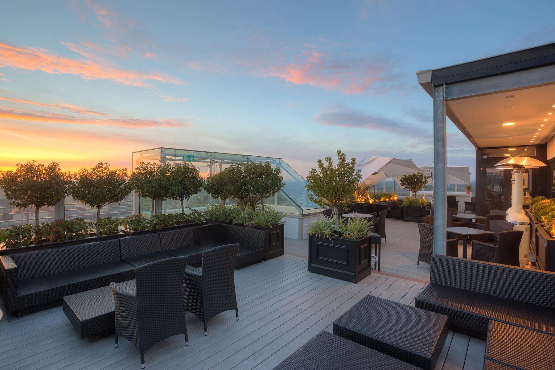 Rooftop Garden & Sky Lounge